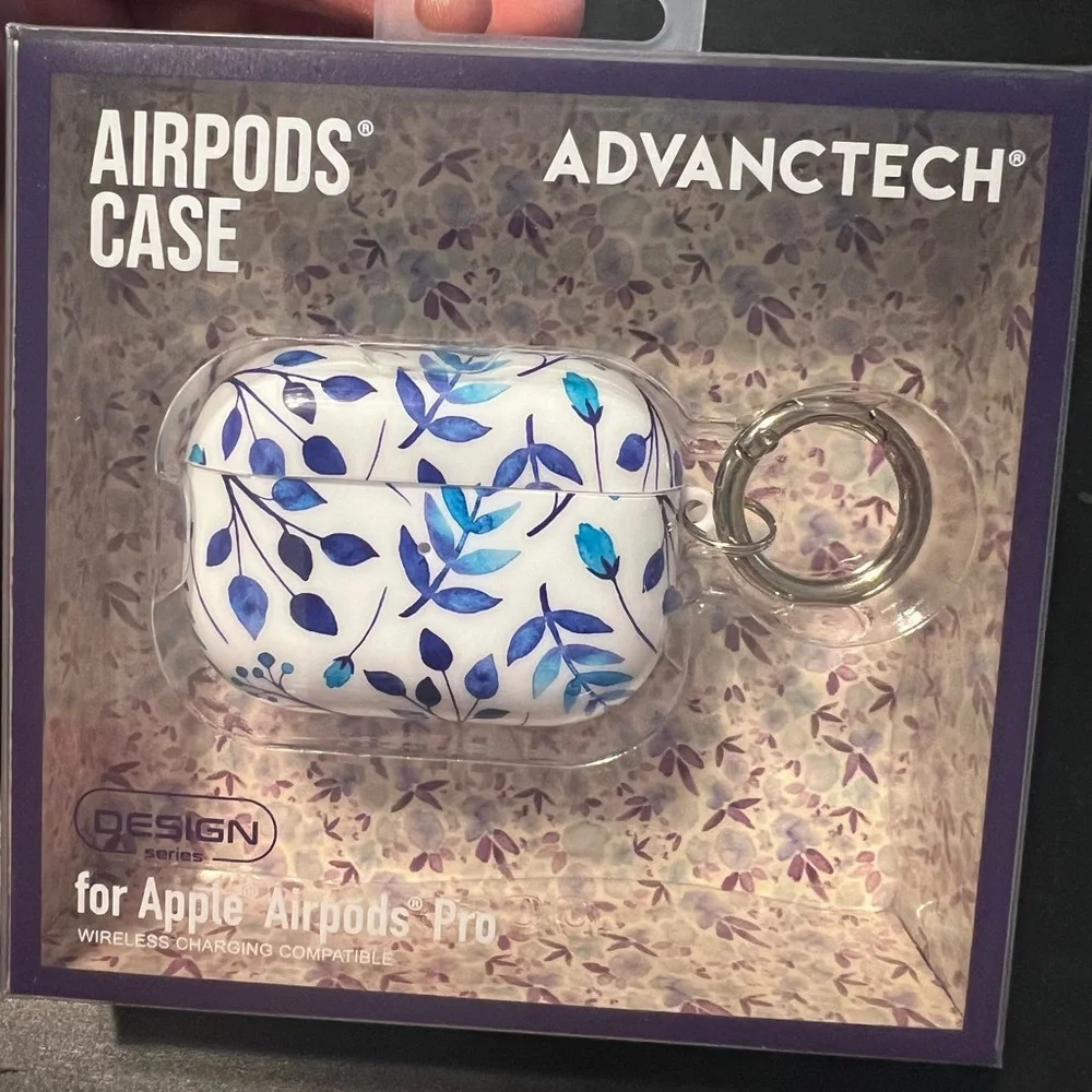 NIB Apple AirPod Pros Semi-Hard Silicone Case with Carabiner
